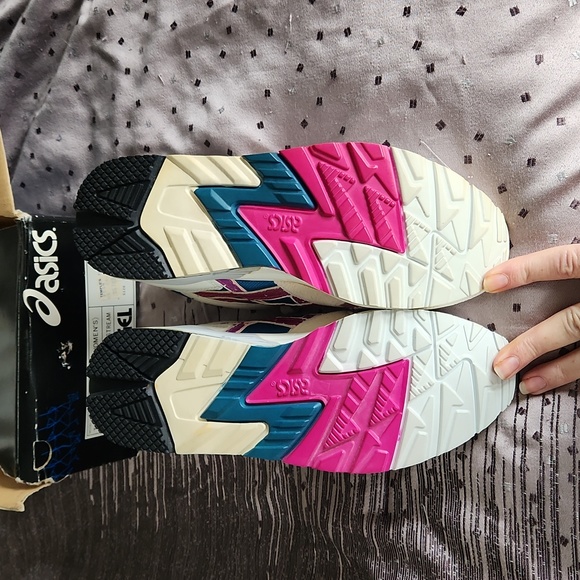 ASICS Gel - Picture 7 of 12